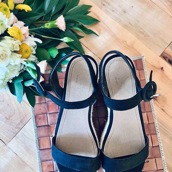 Black Platform Sandals - Picture 2 of 6